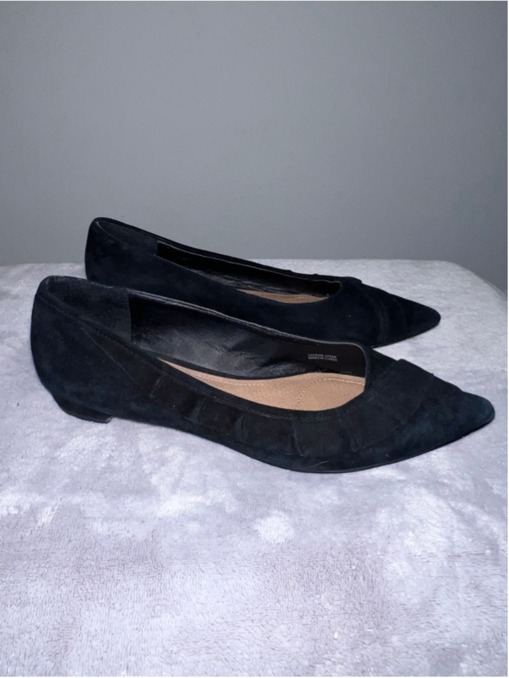 Tahari Black Suede Pointed Toe Flats 7.5